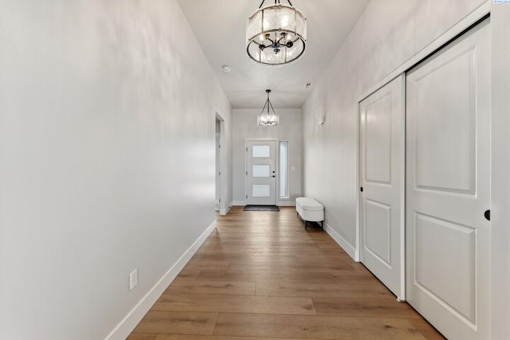 Property Photo:  2834 S Penn St  WA 99338 