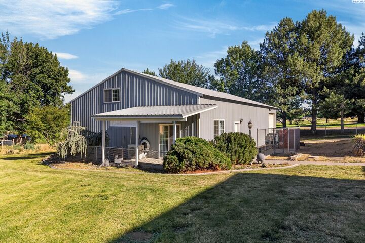 Property Photo:  509 W Wagon Wheel Pr NW  WA 99320 