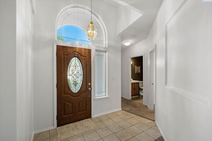 Property Photo: 5703 Mulberry Dr WA 99353