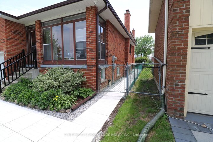 Property Photo:  263 Ingleton Boulevard Bsmt  ON M1V 2A3 