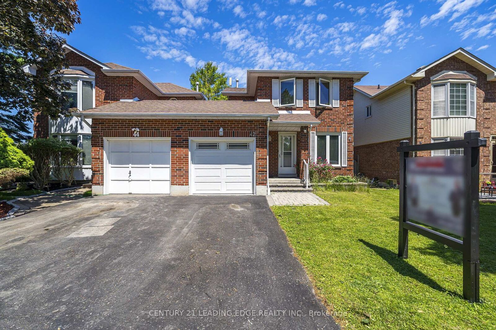 Photo de la propriété:  42 Hewitt Crescent  ON L1S 7A4 