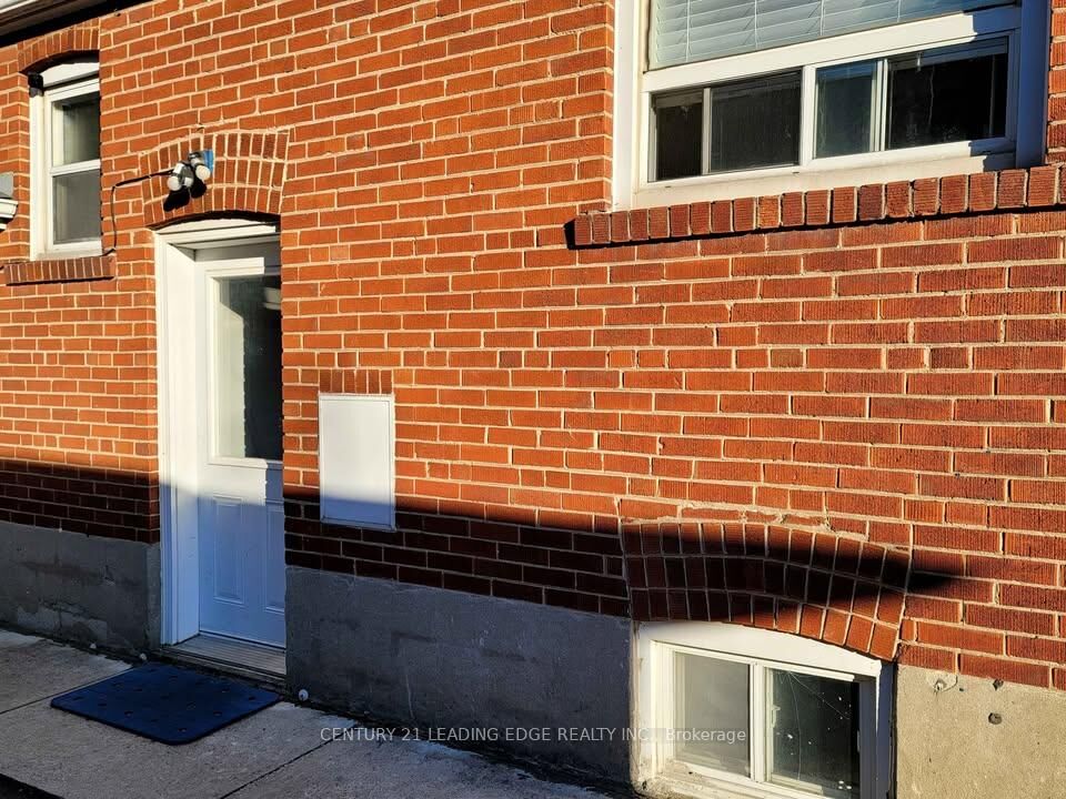 Property Photo:  105 Wye Valley Road  ON M1P 2A7 