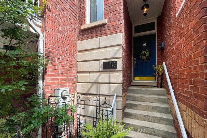 Property Photo: 120 Bronte Road 10 ON L6L 3C1
