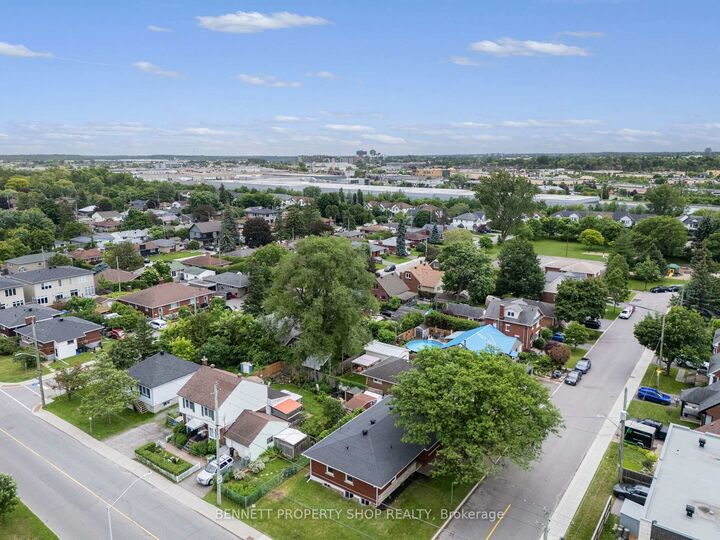 Property Photo: 1305 Avenue N Avenue ON K1G 0A7