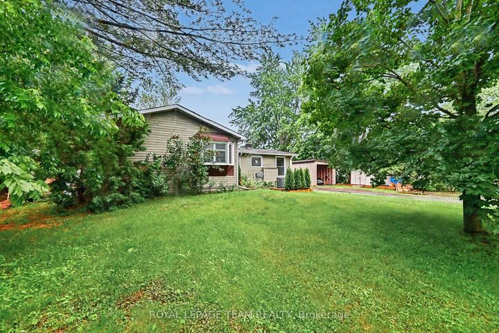 2466 Fairmile Road N — photo 1