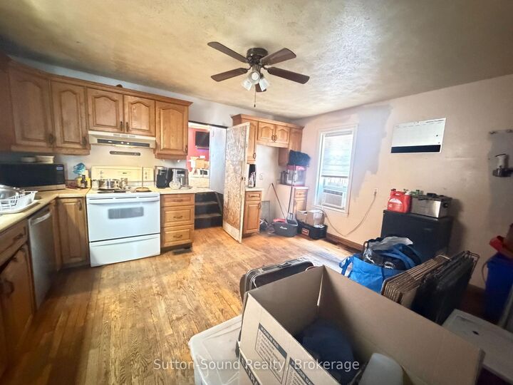 Property Photo: 1271 2nd Avenue E ON N4K 2J2
