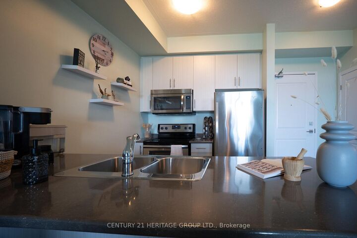 Photo de la propriété: 35 Southshore Crescent 301 ON L8E 0J2