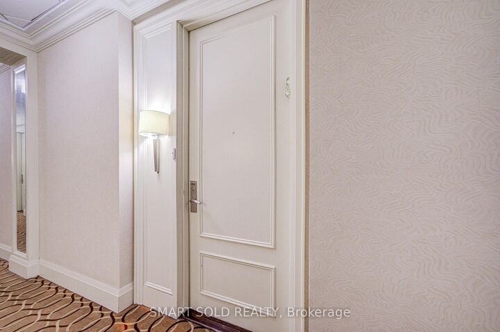 Property Photo: 10 Bloorview Place 1514 ON M2J 0B1