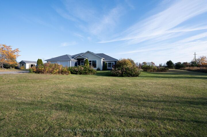 Property Photo: 10 North Shore Road ON K7G 2V6