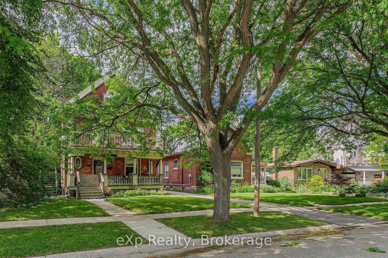 Property Photo: 126 Chatham Street ON N3S 4G4