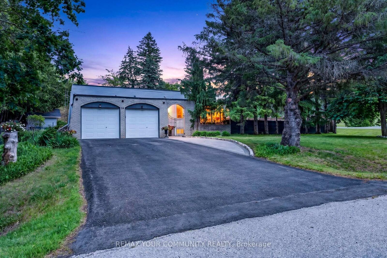 Property Photo: 44 Pineridge Drive ON L7E 0M4