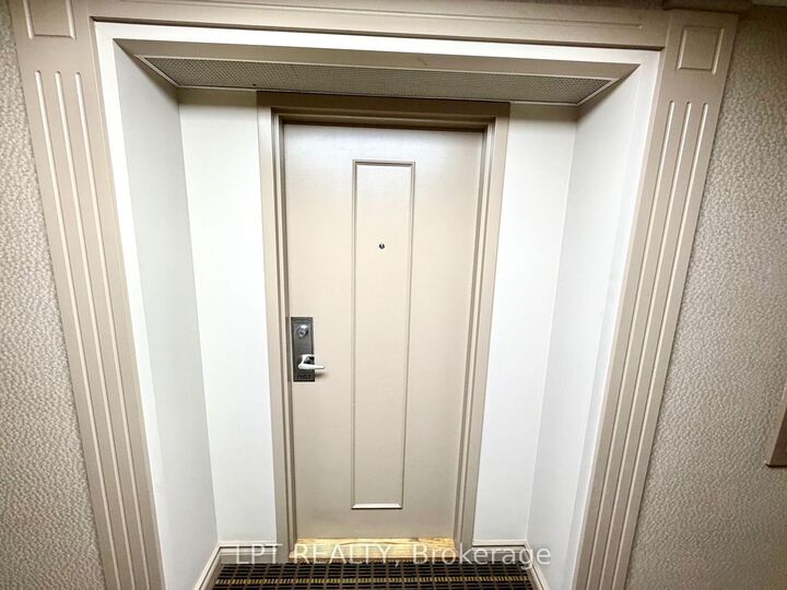 Property Photo: 135 Hillcrest Avenue 2307 ON L5B 4B1