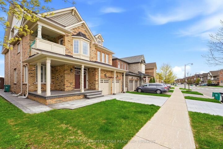 Property Photo: 193 Bonnieglen Farm Boulevard ON L7C 4C1
