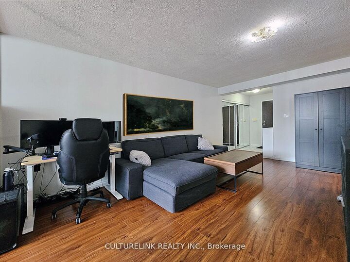 Property Photo: 30 Greenfield Avenue 2215 ON M2N 6N3