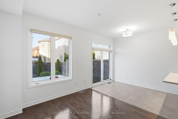 Property Photo: 4309 Trail Blazer Way ON L5R 0A9