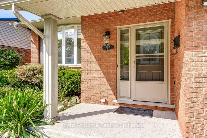 Property Photo:  207 Montmorency Drive  ON L8K 5H3 