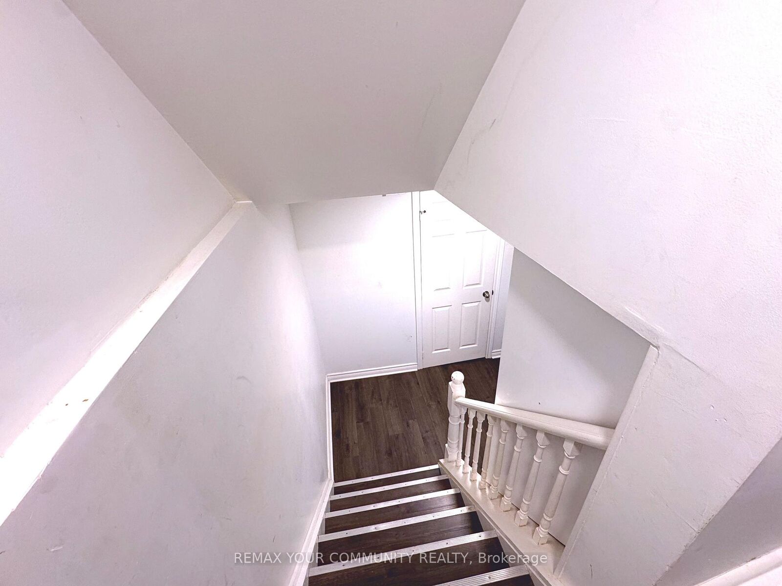 Property Photo:  1564 Marshcourt Drive Lower  ON L1V 6G2 