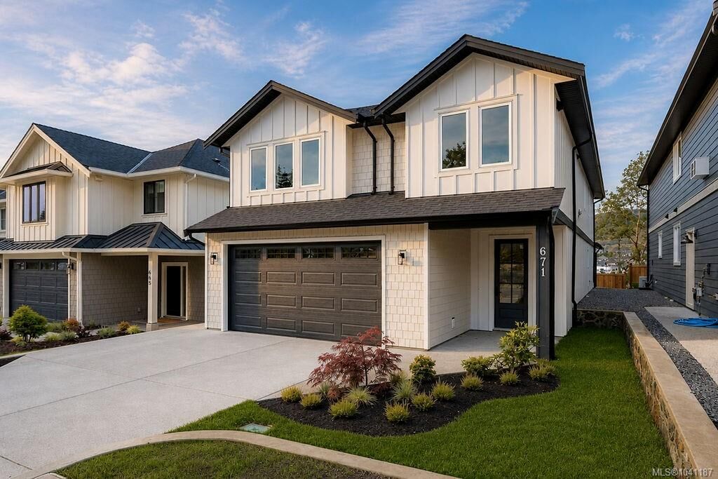 Property Photo: 671 Madrona Pl BC V9B 6C6