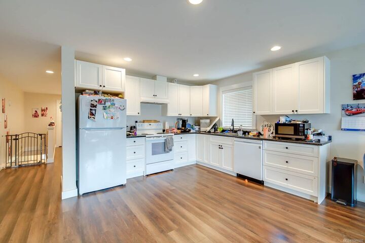 Property Photo: 2615 5th Ave BC V9Y 2G2