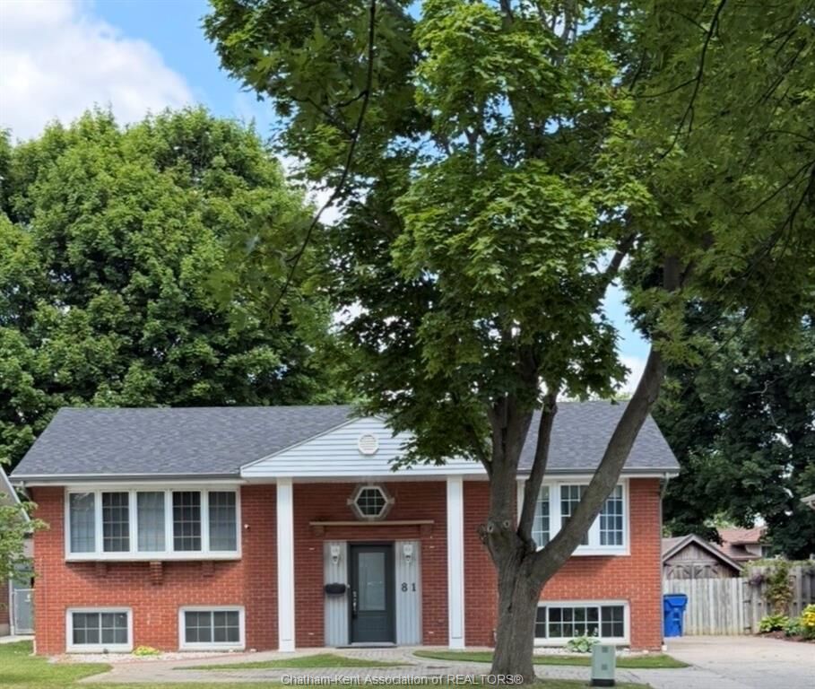 Property Photo: 81 Lancefield Place ON N7L 2M2