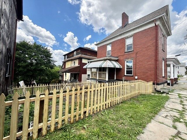 Property Photo: 18 Observatory St PA 15665