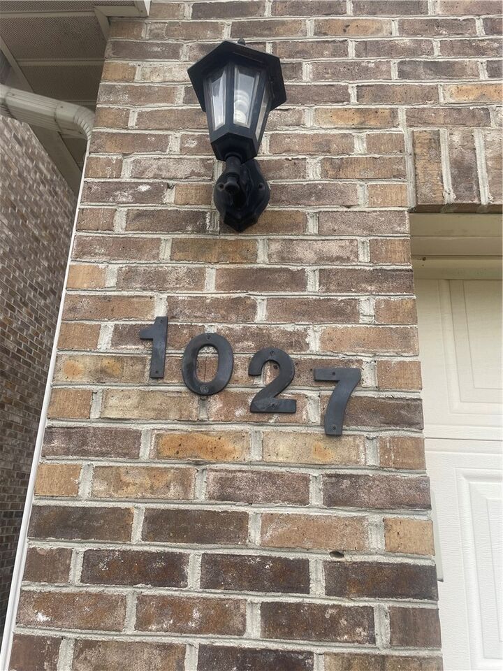 Property Photo: 1027 Blackthorne Dr A PA 15644