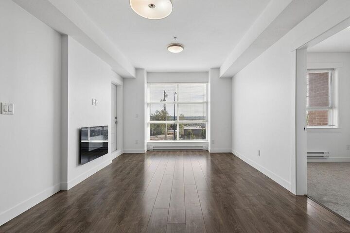 Property Photo:  827 Roderick Avenue 205  BC V3K 0E3 