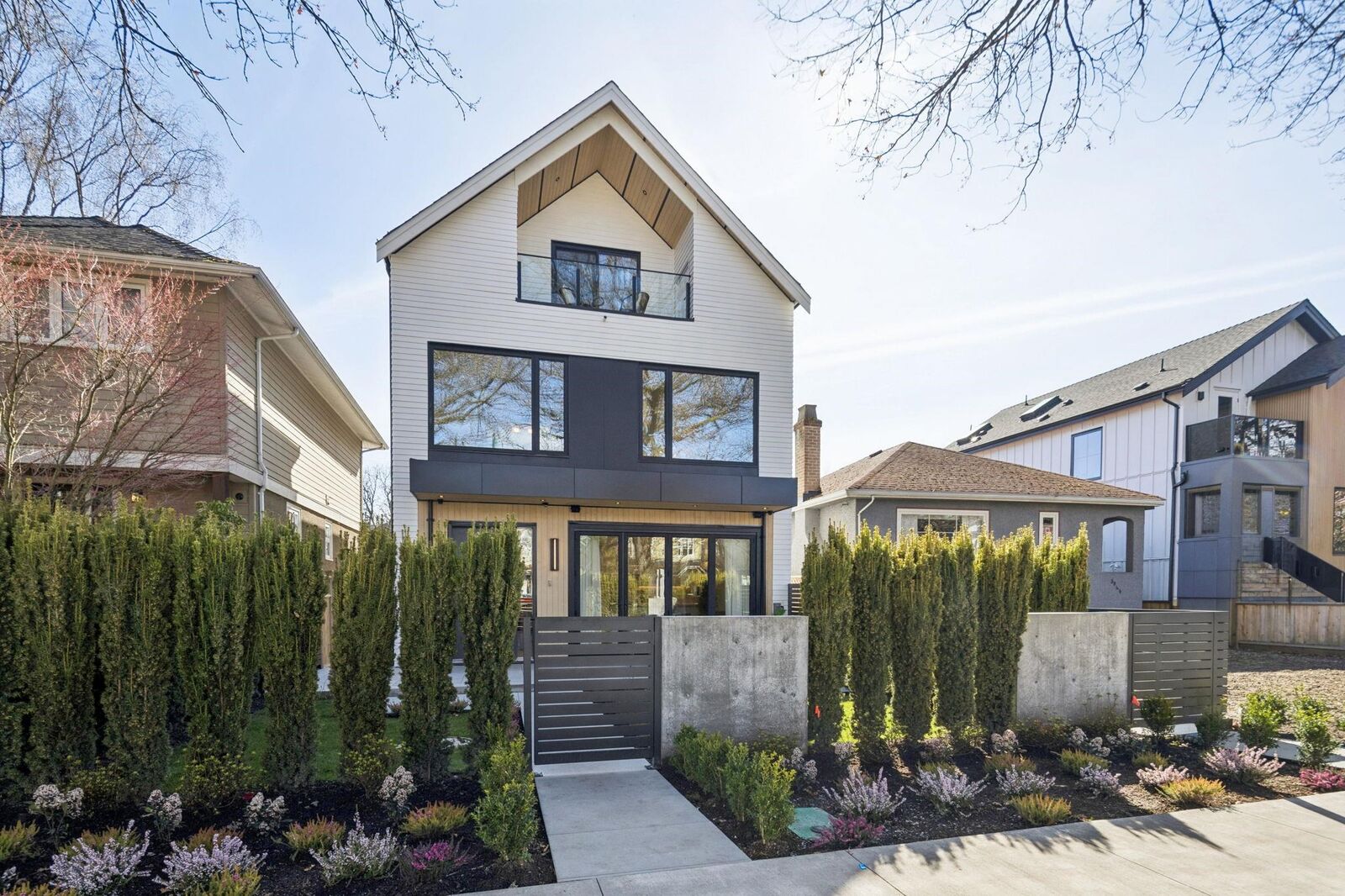 Property Photo: 3036 W 13th Avenue 2 BC V6K 2V2