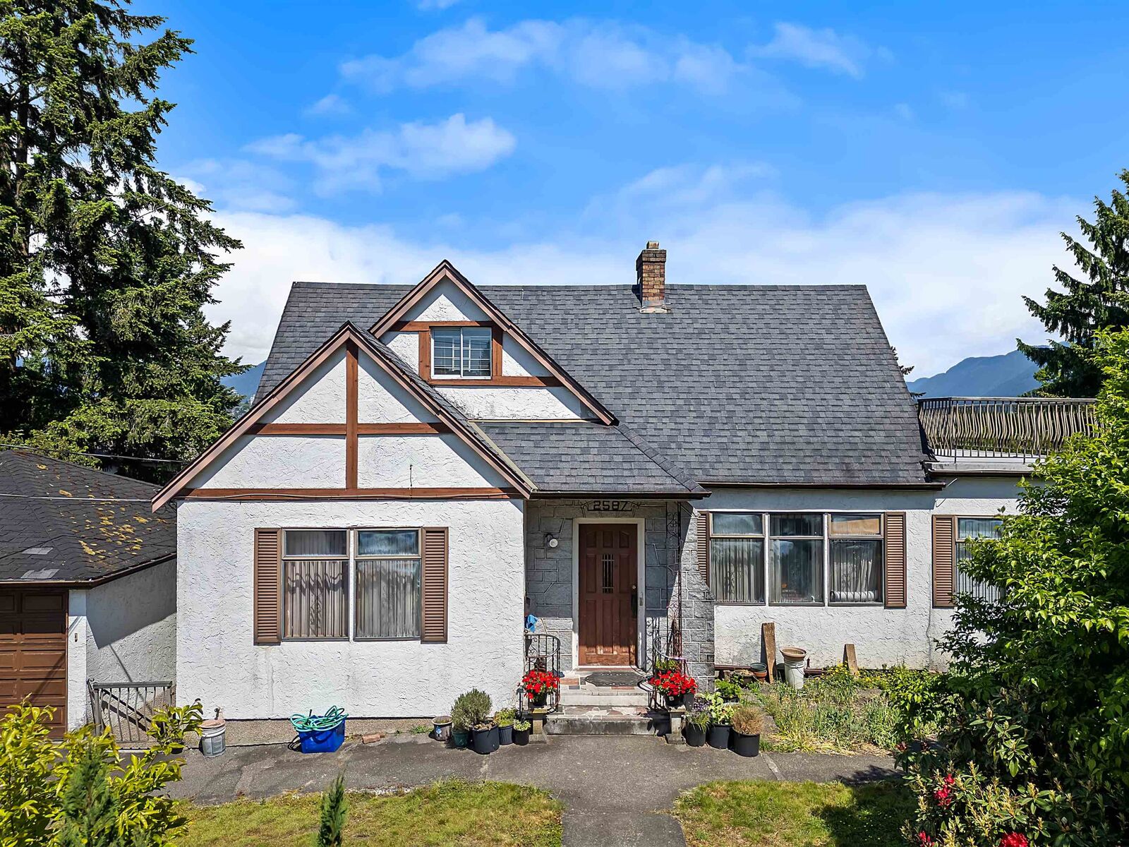 Property Photo:  2587 Yale Street  BC V5K 1C1 