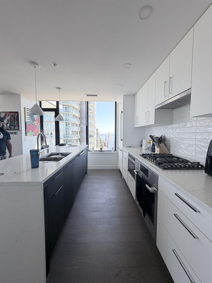 1588 Johnston Road 1205 — photo 1