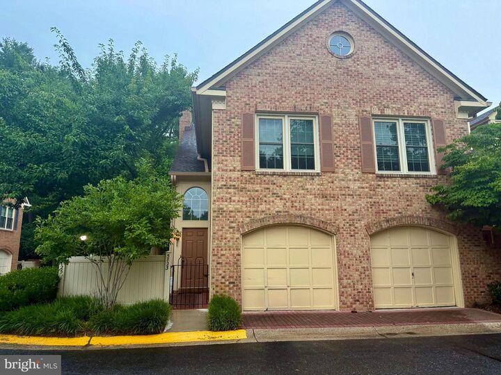 Property Photo: 5823 Linden Square Court 52 MD 20852