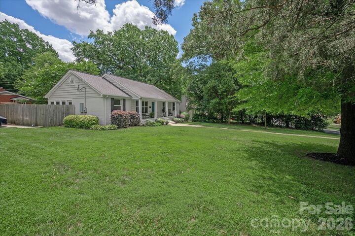 Property Photo:  5201 Glenham Drive  NC 28210 