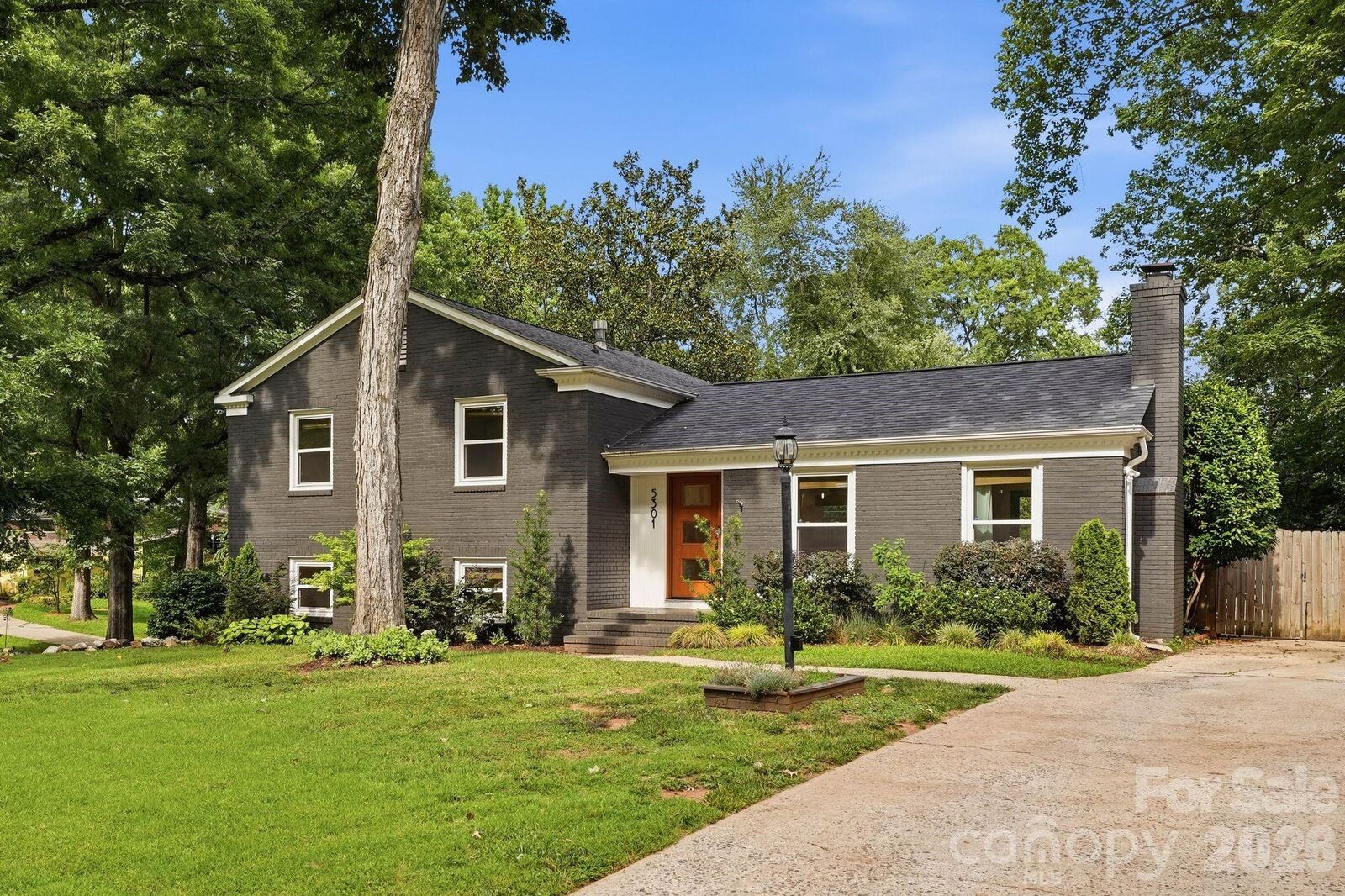 Property Photo:  5301 Glenham Drive  NC 28210 