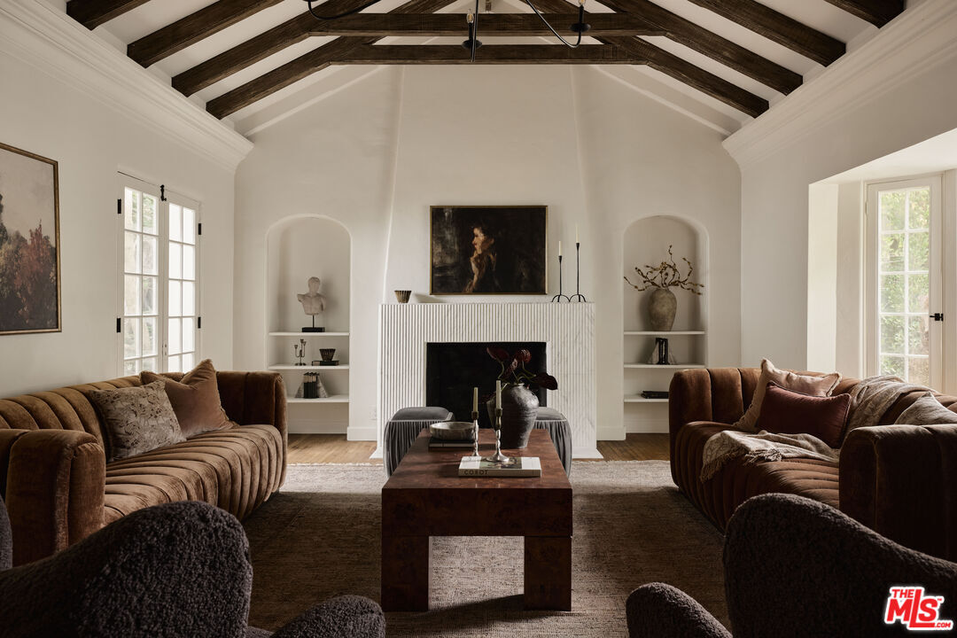 Property Photo:  1654 N Beverly Dr  CA 90210 