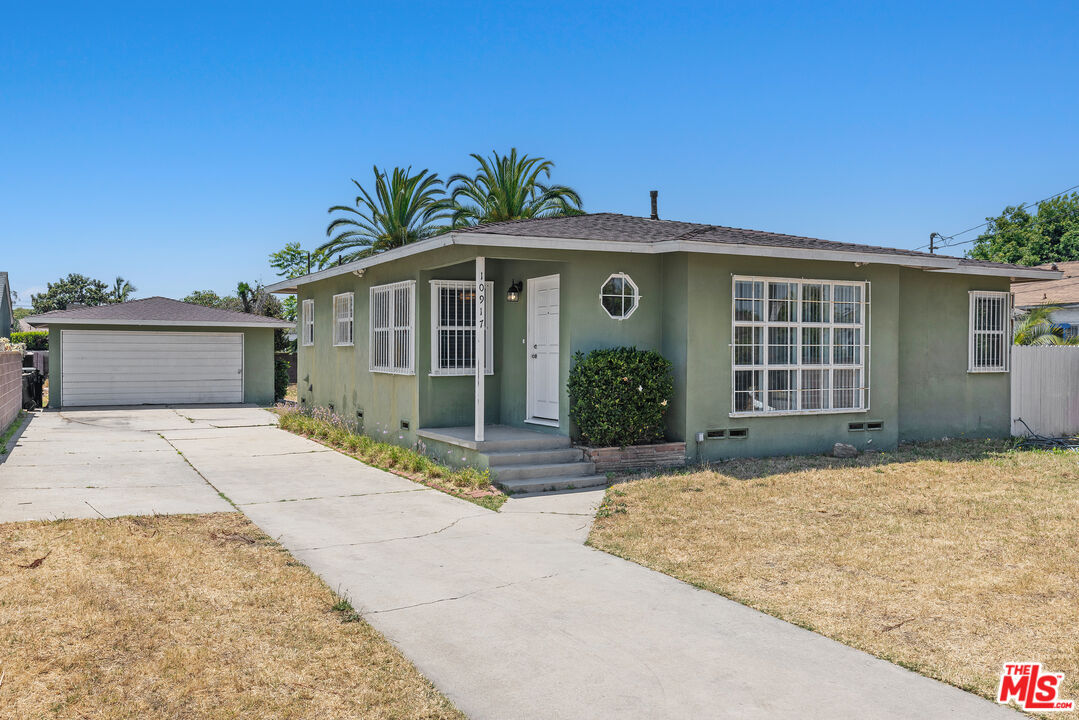 Property Photo: 10917 S Osage Ave CA 90304