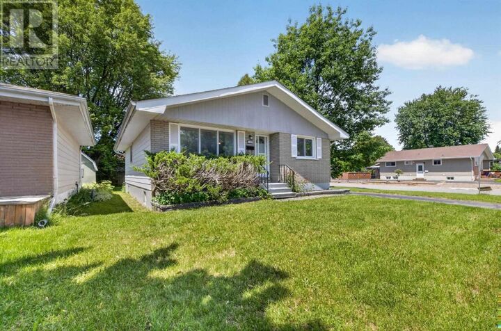 Property Photo:  210 Chambers Ave  ON P6A 4V7 