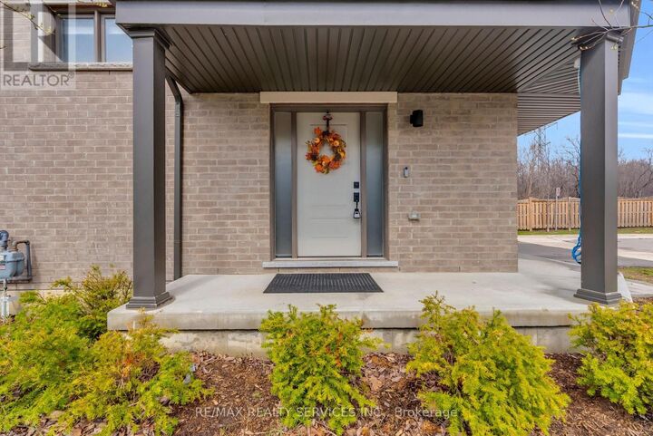 Property Photo:  1801 Mitoff Place  ON L4W 0E8 