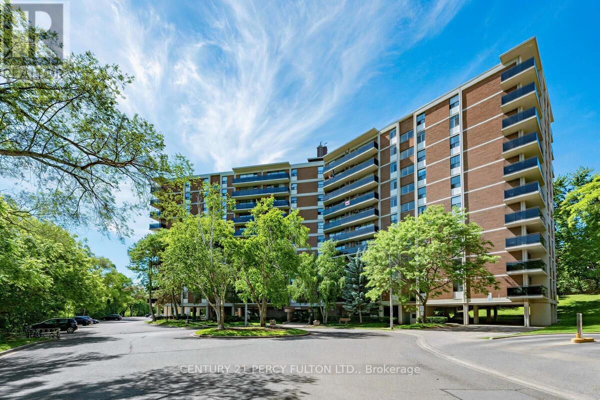 Property Photo:  2 Park Vista Drive 200  ON M4B 1A3 