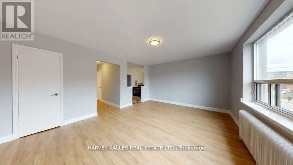 Property Photo:  31 Clearview Heights B4  ON M6M 2A2 