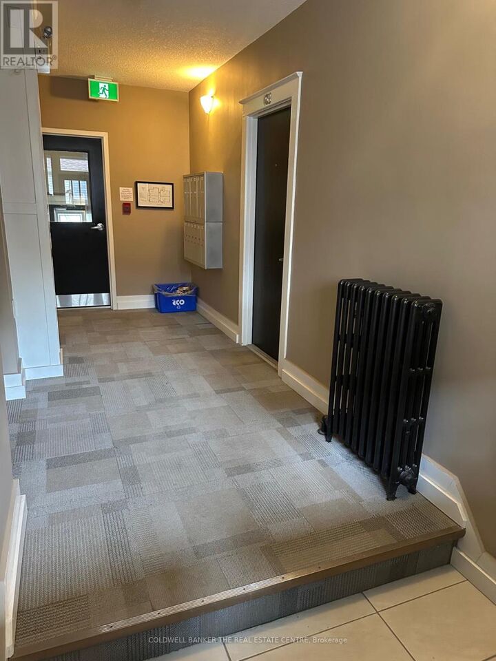 Property Photo:  58 Madison Avenue North  ON N2H 2Z6 