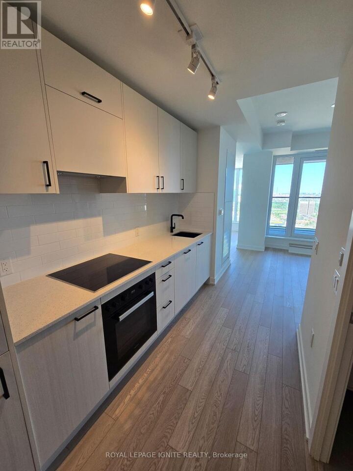 Property Photo:  5 Quarrington Lane 3106  ON M3C 0S5 