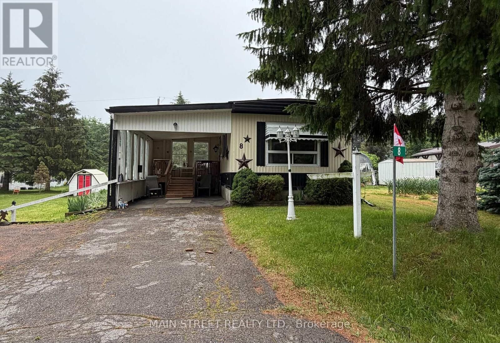Property Photo: 8 Park Crescent ON K9V 0H5
