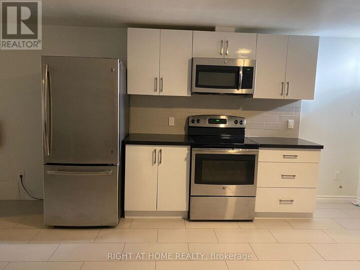 Property Photo: 570 Bathurst Street B ON M5S 2P9