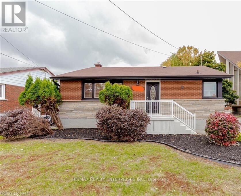 Property Photo:  128 Clarendon Avenue Main  ON L9A 3A5 