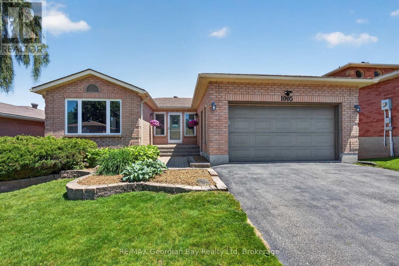 Property Photo:  1005 Dina Crescent  ON L4R 5C5 