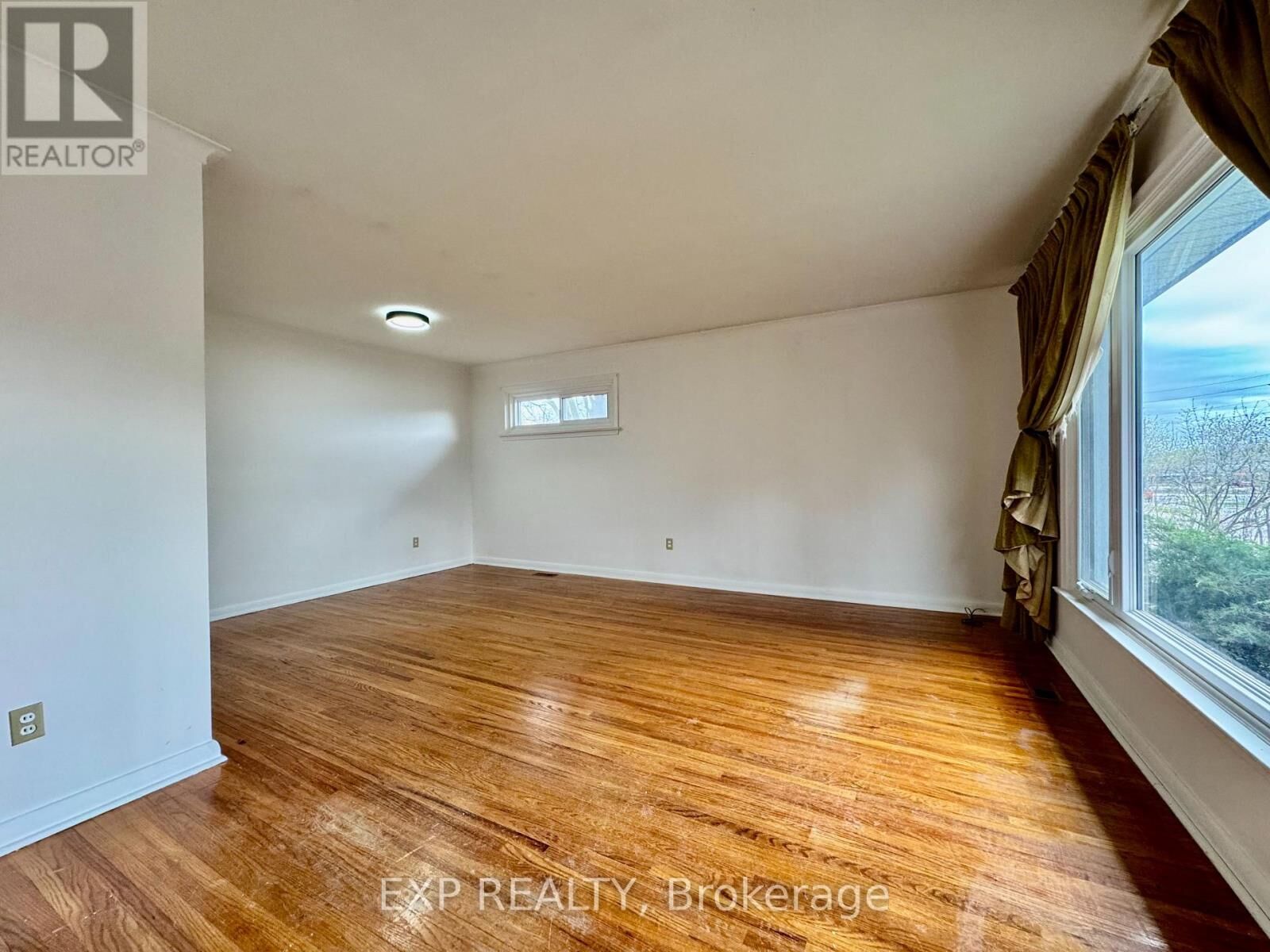 Property Photo: 29 Bayview Parkway ON L3Y 3W2