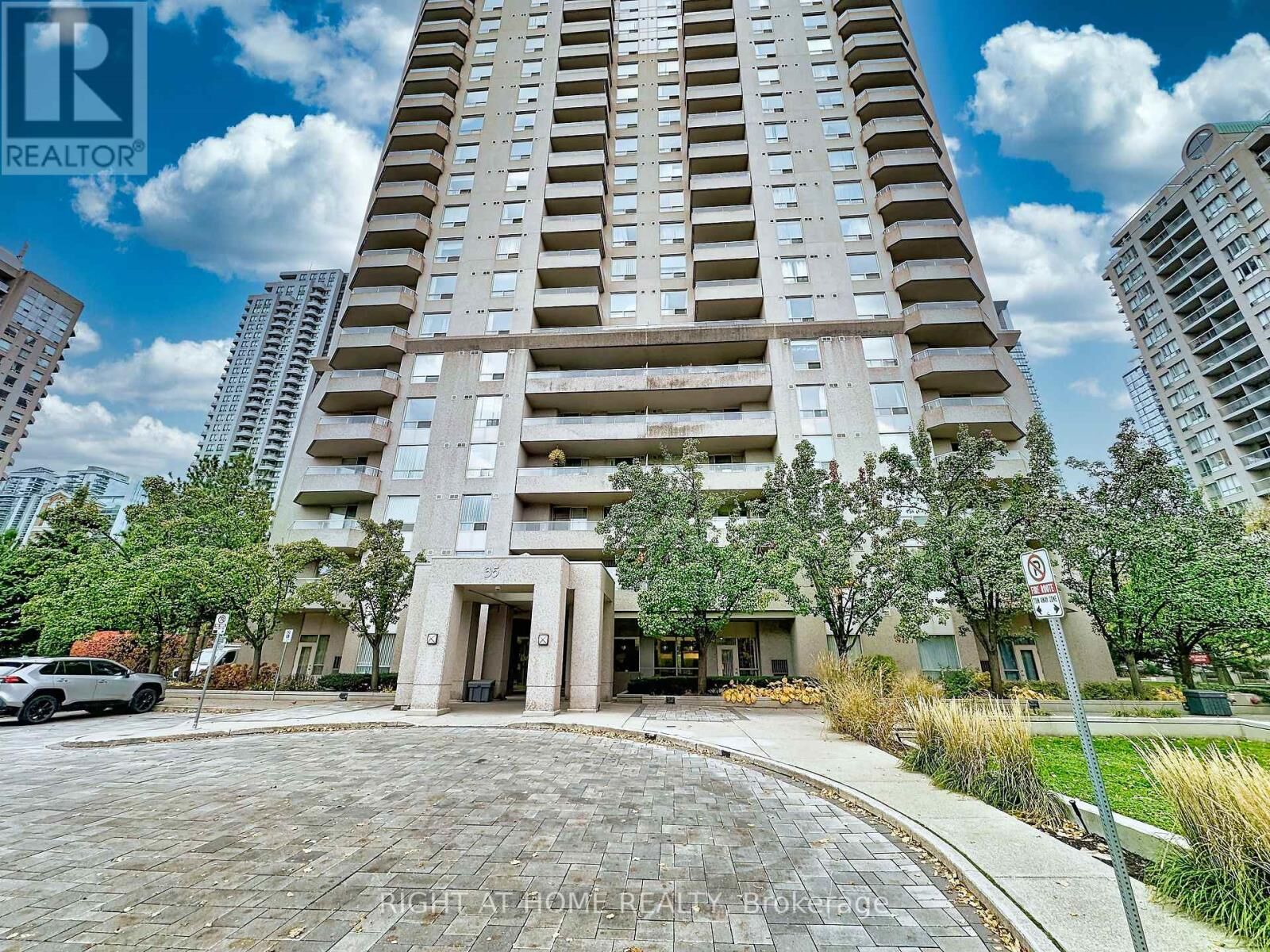 Property Photo:  35 Empress Avenue 2108  ON M2N 6T3 