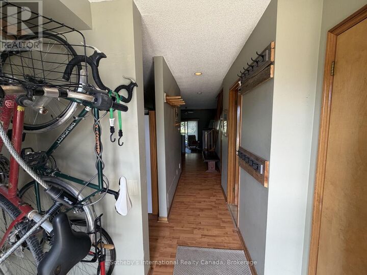 Property Photo:  104 Kellie'S Way 6  ON L9Y 0L5 