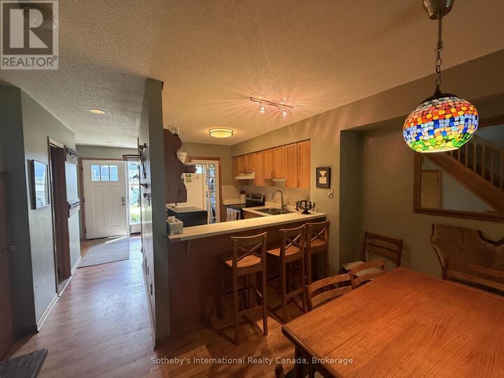 Property Photo: 104 Kellie's Way 6 ON L9Y 0L5