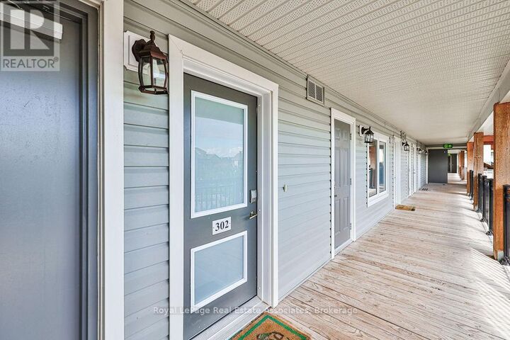 Property Photo:  4 Anchorage Crescent 302  ON L9Y 0Y6 